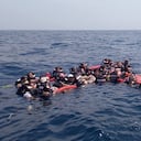 Autoridades marítimas y embarcaciones civiles lograron rescatar a todos los ocupantes tras el accidente en aguas cercanas a Cartagena.