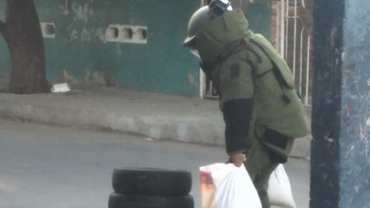 Agente antiexplosivo pudo realizar dispositivo para controlar la detonación.