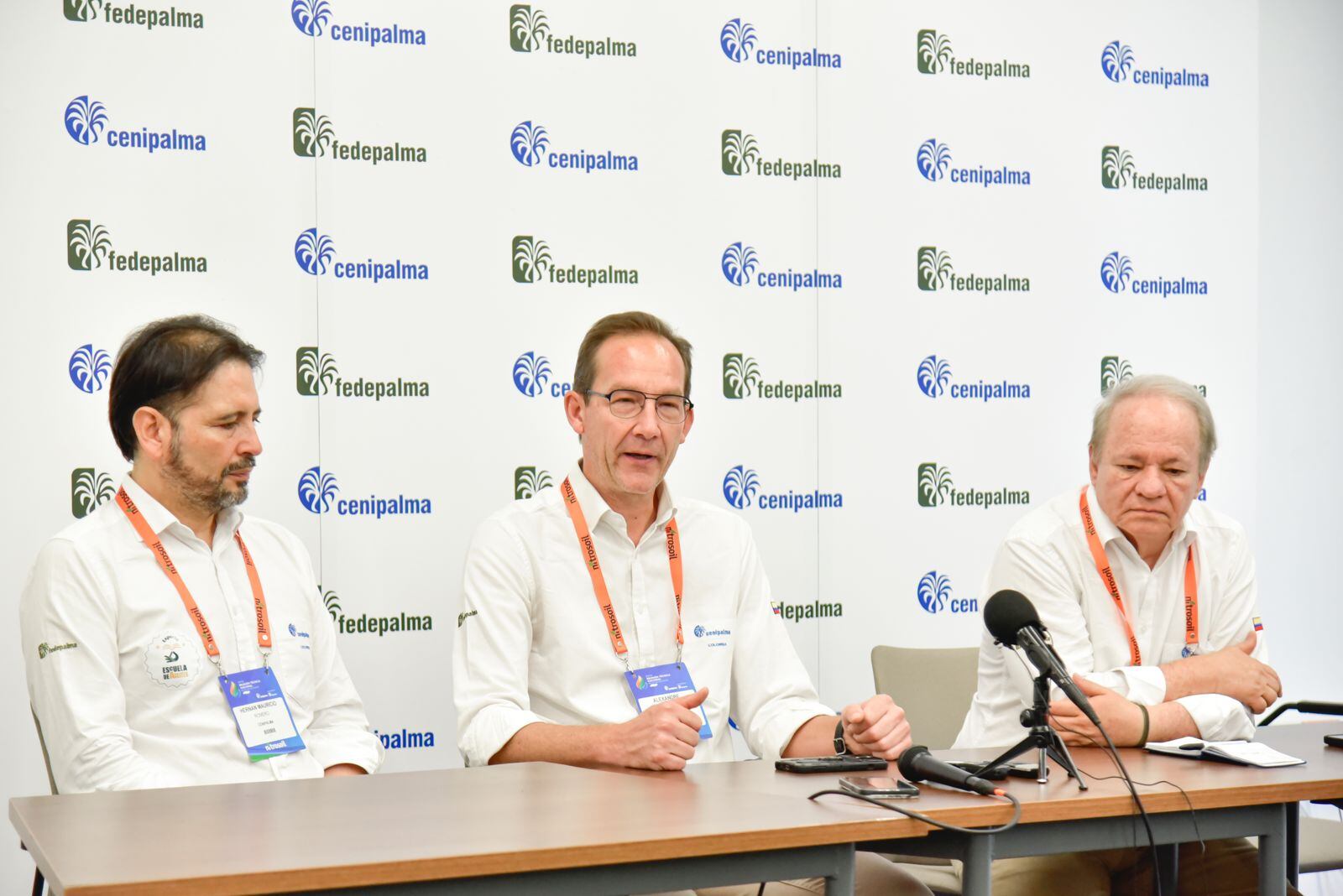 En el centro, el Director General de Cenipalma, Alexandre Cooman.