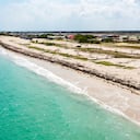 Vista aérea tomada por drones de la playa Mayapo, La Guajira, Colombia
