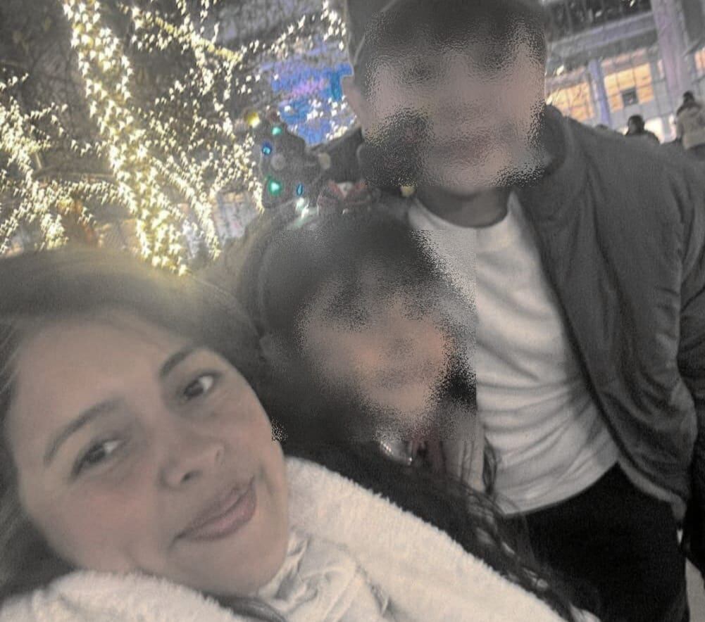 Al llegar a la vivienda, los agentes de policía hallaron a Luisa, quien fue declarada muerta en el lugar, mientras que los niños Juan Martín Urbano y Diana Ramírez fueron trasladados de urgencia al Centro Médico de Jersey City, donde fallecieron poco después.