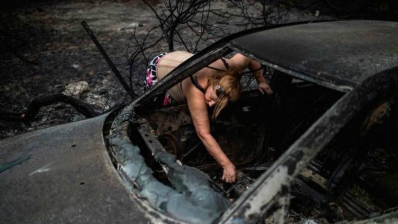 Al menos 60 personas han muertos debido a los feroces incendios forestales que azotan a Grecia desde este lunes