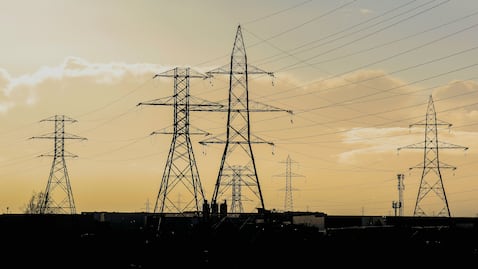 Torres de transmisión eléctrica forman parte de las labores preventivas para reducir fallas y garantizar un suministro estable de energía en la región.