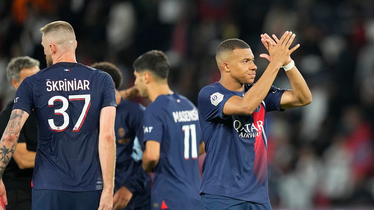 Kylian Mbappé marcó doblete ante Lens en la Ligue 1.