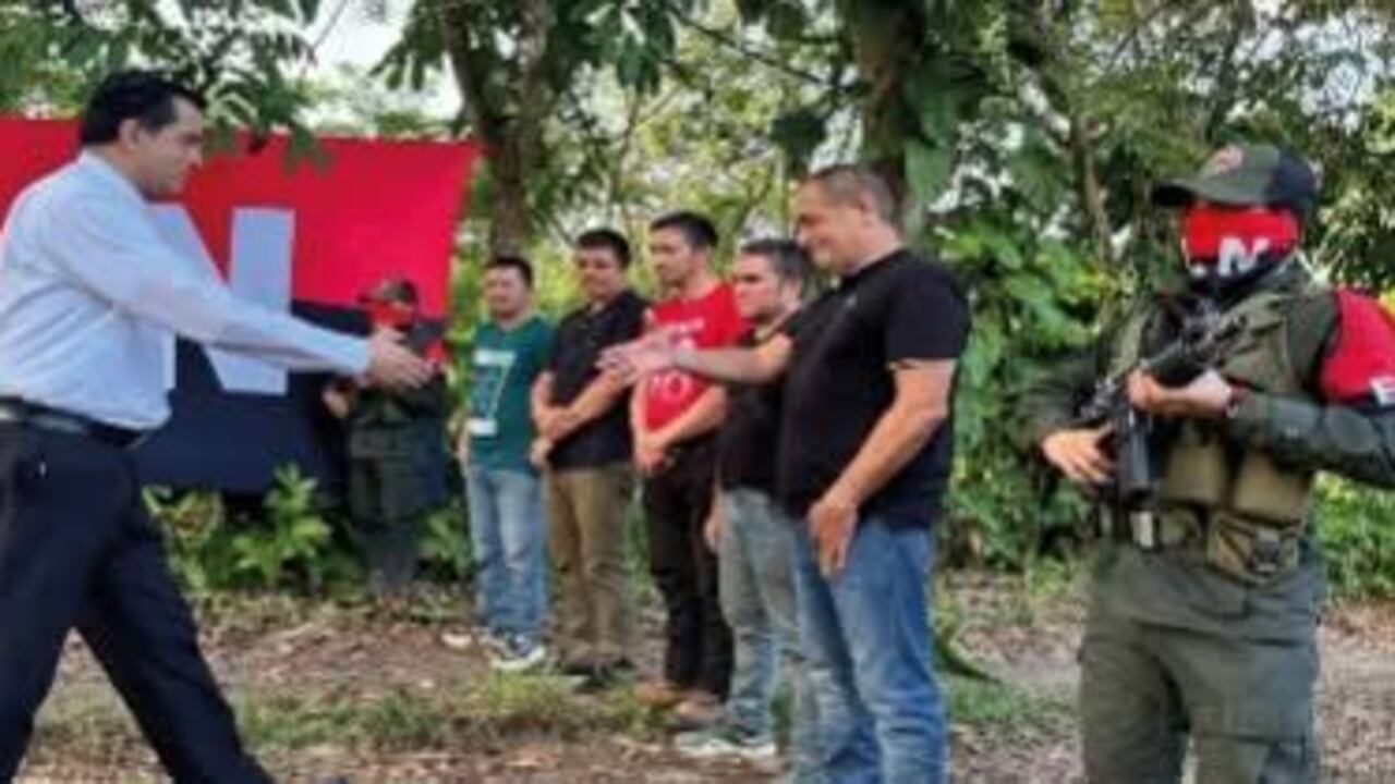 El Frente de Guerra Oriental de ELN entregó a una misión humanitaria a los 5 ganaderos casanareños que estaban secuestrados en Arauca.