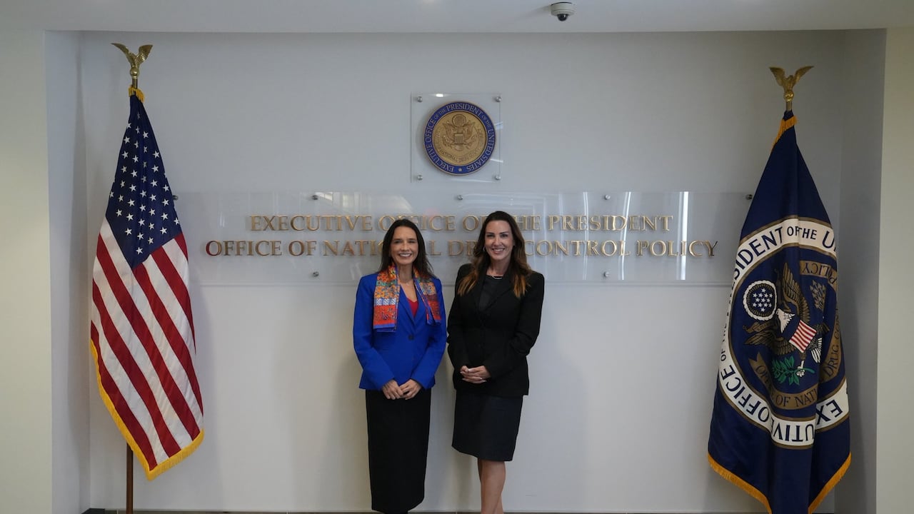 La embajadora María Consuelo Araujo visitó este lunes la Oficina de Política Nacional de Control de Drogas.