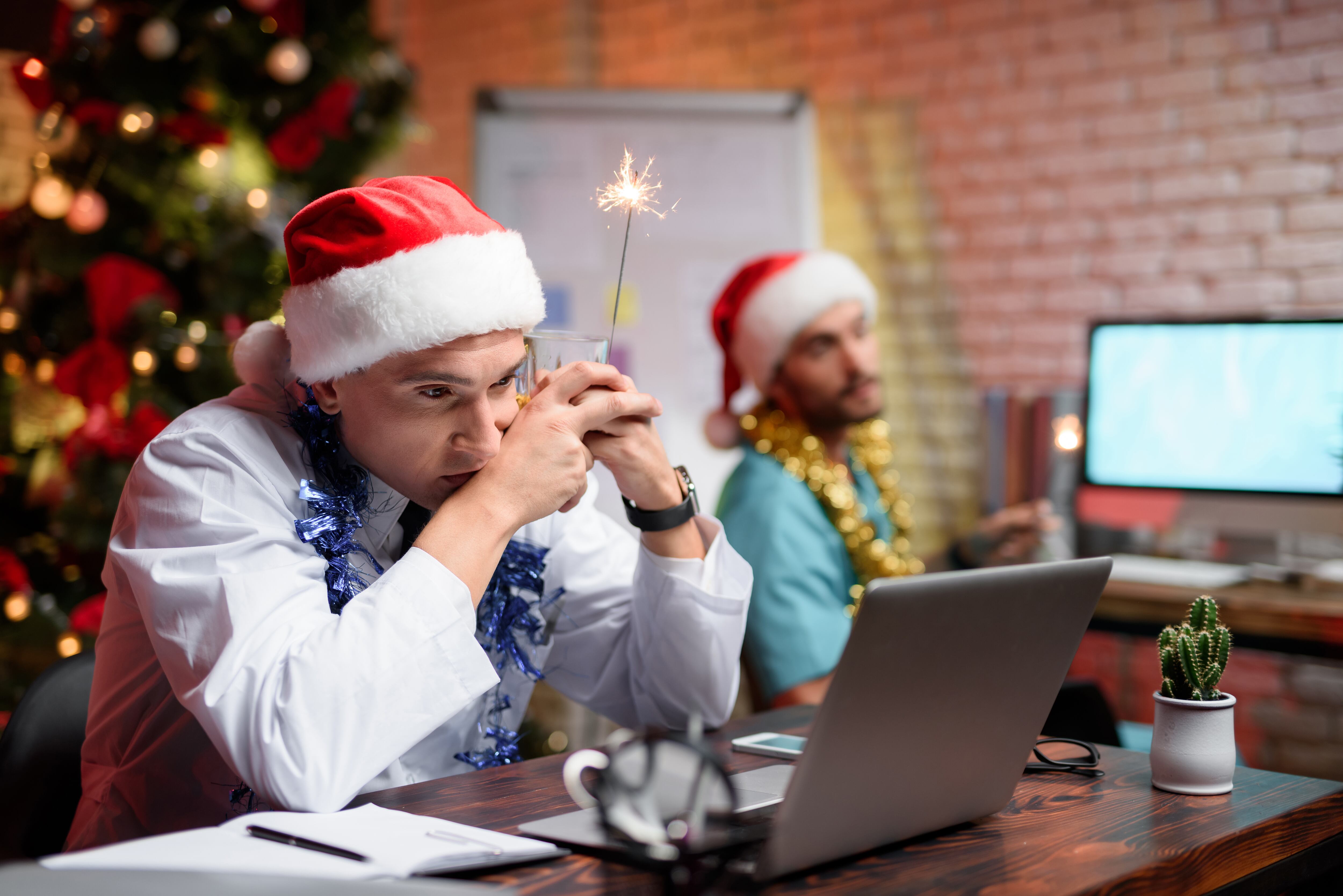 Horarios y pagos de recargos cambiarán para Navidad y Año Nuevo.