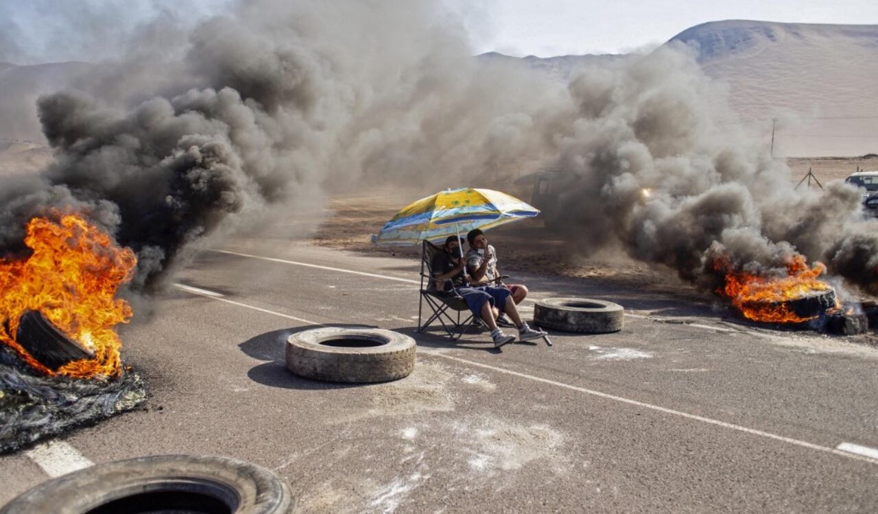 De esta forma los chilenos bloquean la frontera en Iquique para evitar que los migrantes ingresen a su país