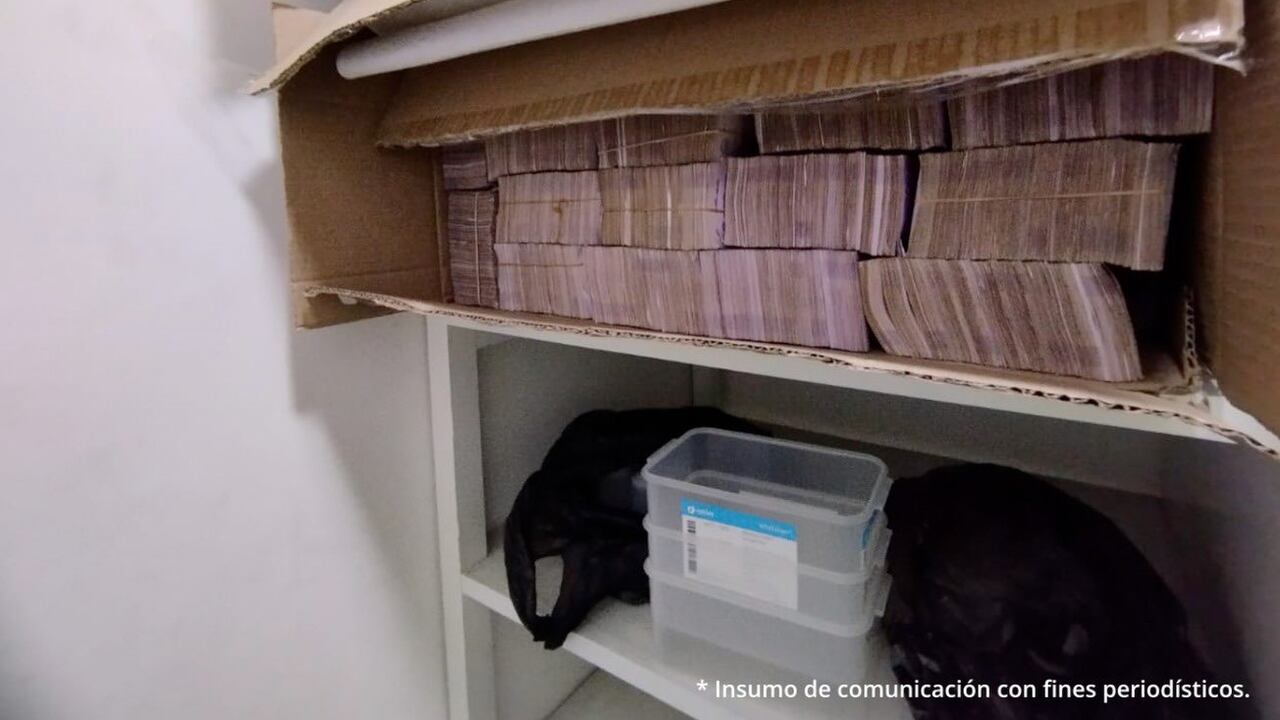Fiscalía incautó más de 6.000 millones de pesos, hallados en una caja de cartón.