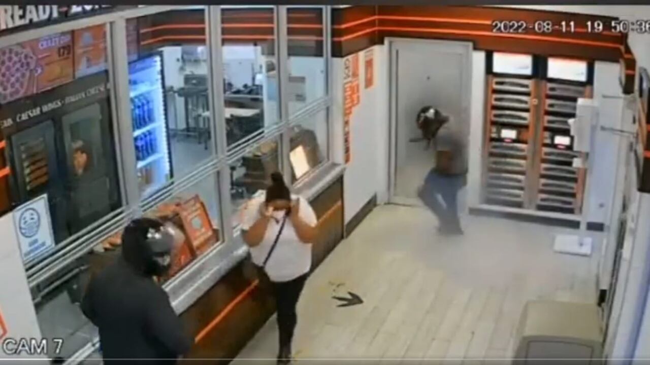 Ataque a tiros a una pizzería en Ciudad Juárez ocasionó la muerte de tres personas.