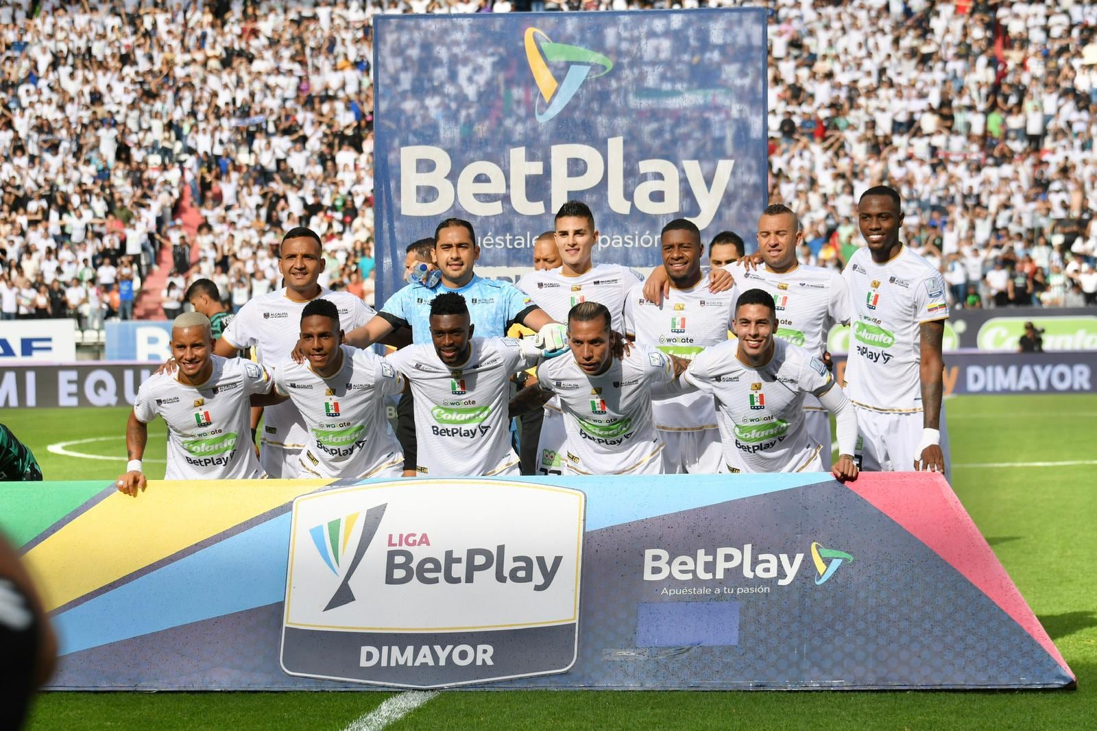 Jugadores del Once Caldas previo al partido contra Atlético Nacional.