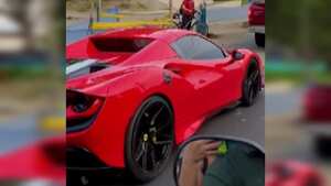 El Ferrari fue captado movilizándose por la avenida Simón Bolívar de Cali.