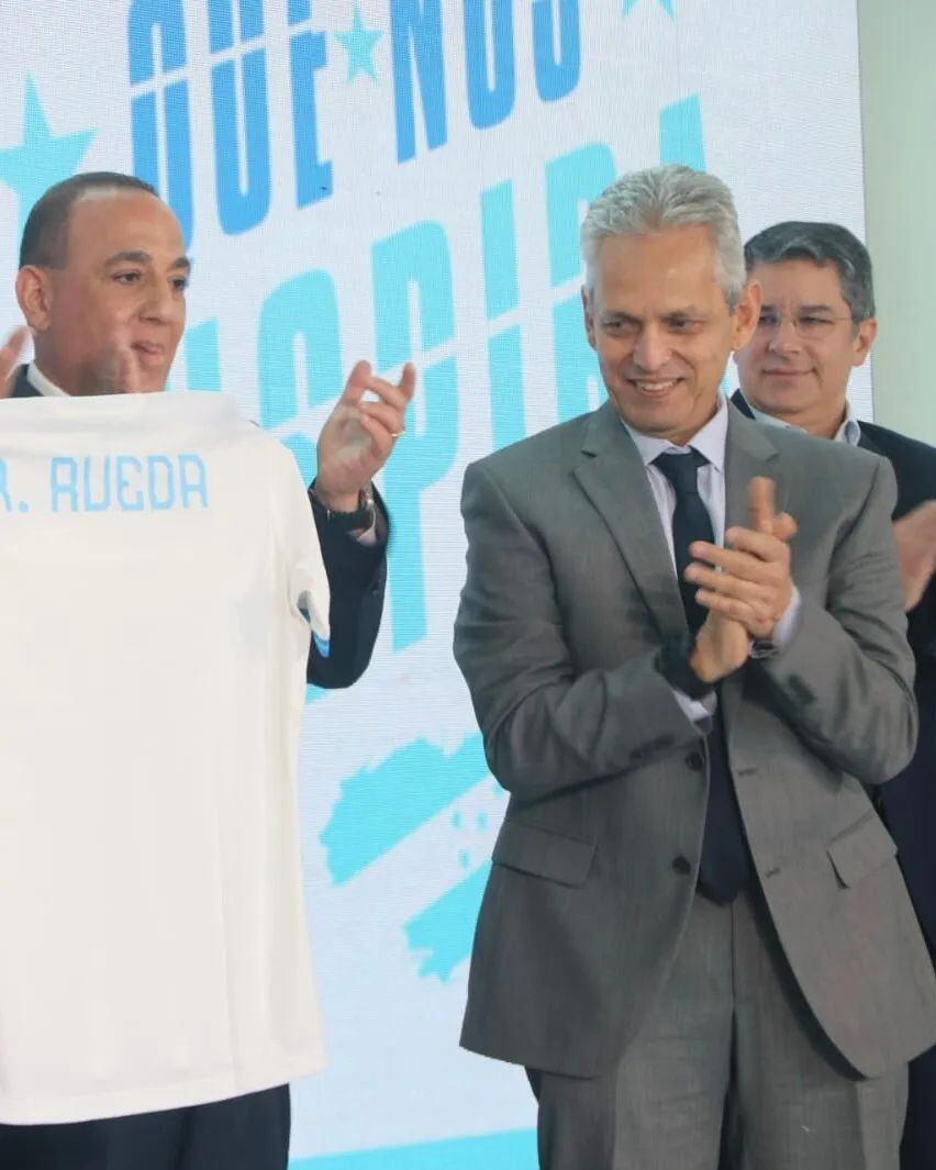 El entrenador volverá a dirigir a Honduras