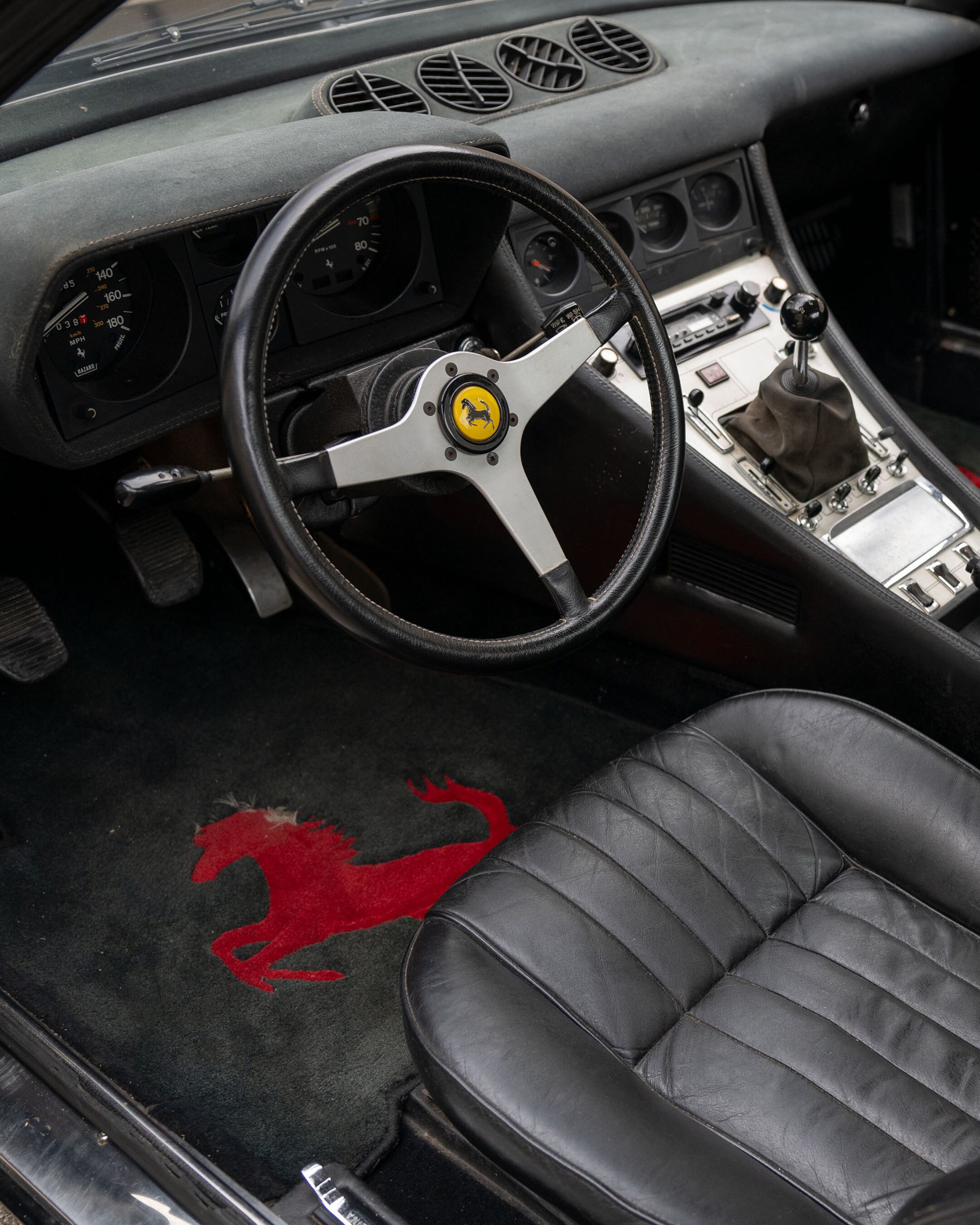 El Ferrari 365 GTC/4 que perteneció a Silvester Stallones será subastado.