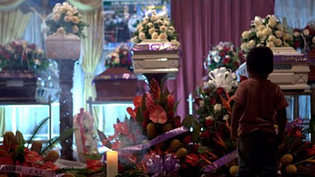 Algunos testigos de la masacre donde murieron seis niños y seis adultos tienen temor de contar lo que pasó.