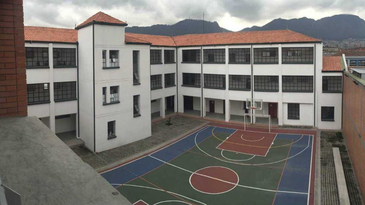 El Liceo Antonia Santos se encuentra en la localidad de Los Mártires.