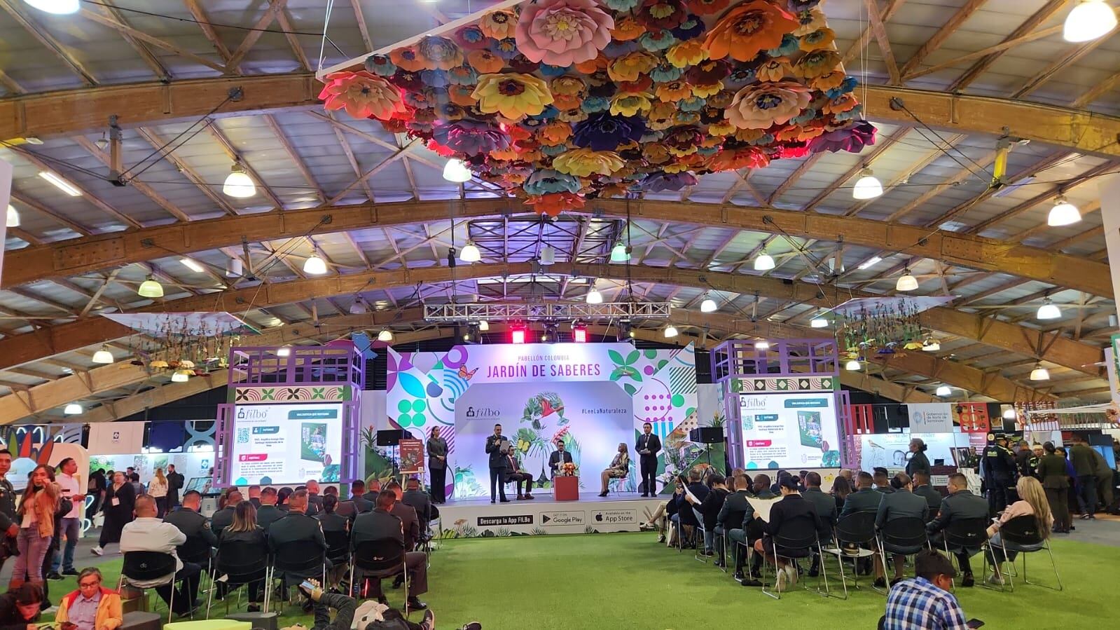 Ejército Nacional en la feria del Libro