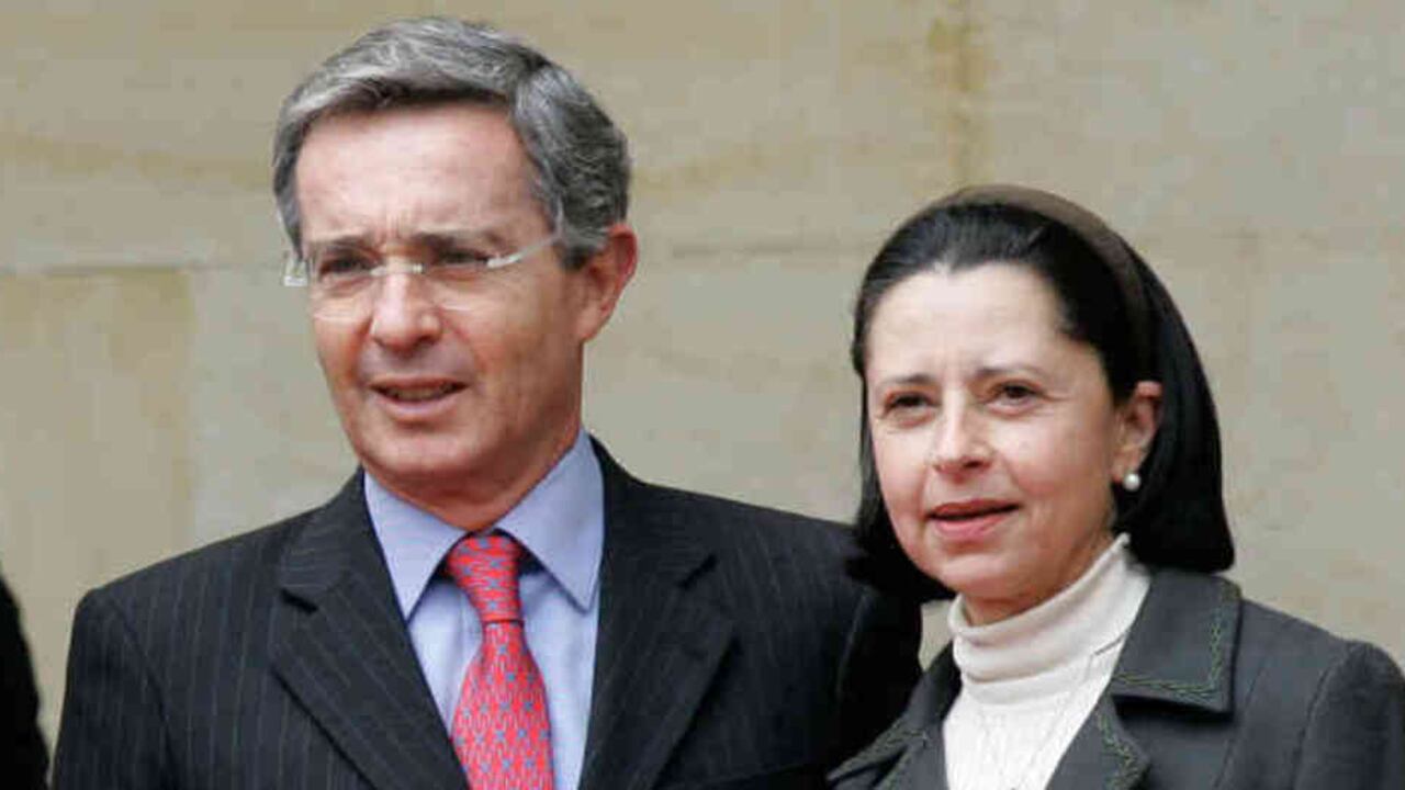 "Si durante algunos años nuestra familia sintió la gratitud del fervor popular por el compromiso y la entrega de Álvaro Uribe con el país, en los últimos tiempos hemos asistido a la construcción de su imagen como instigador y determinador de un aparato criminal", escribió Lina Moreno.