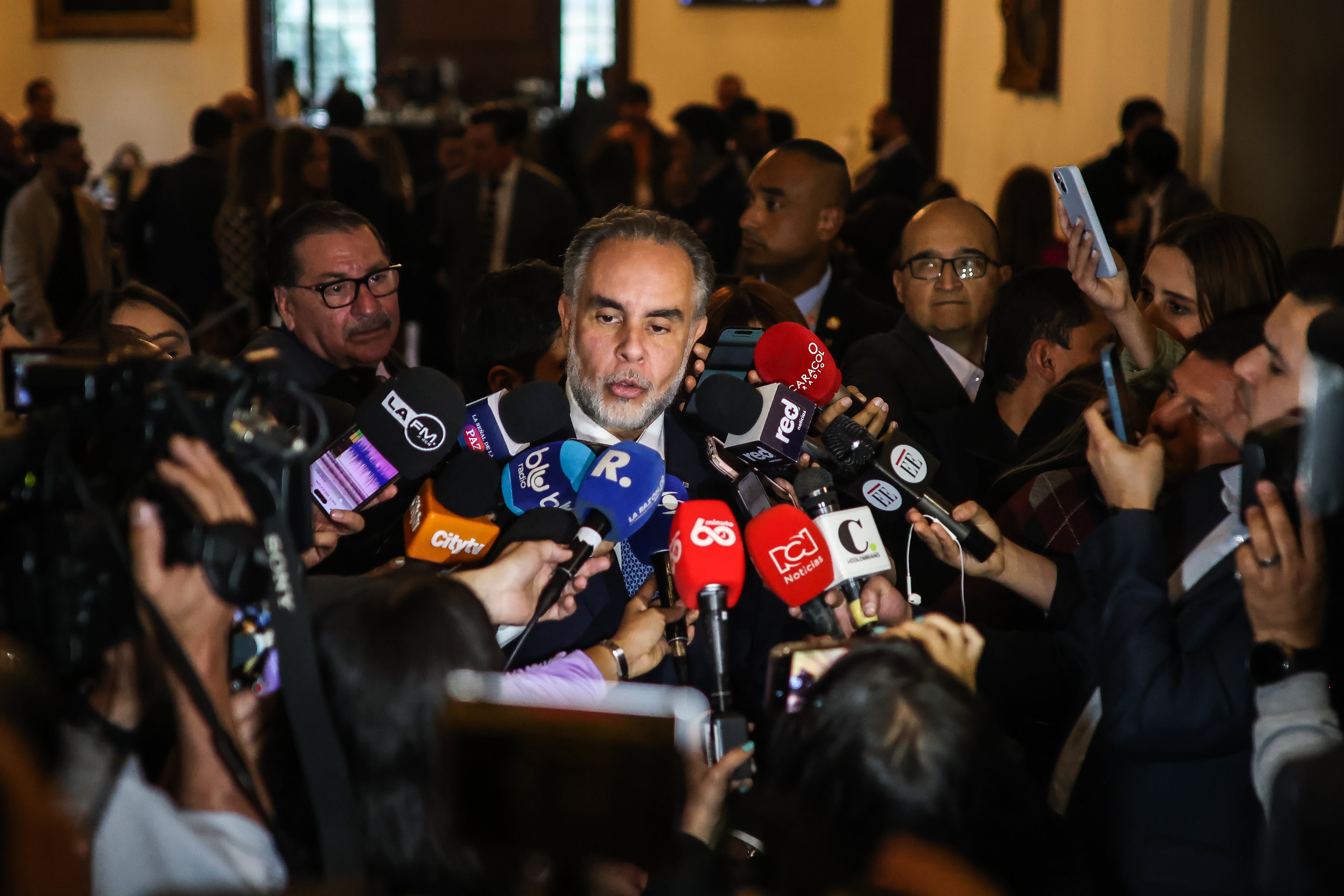 Ministro del interior, Armando Benedetti rueda de prensa en el Senado