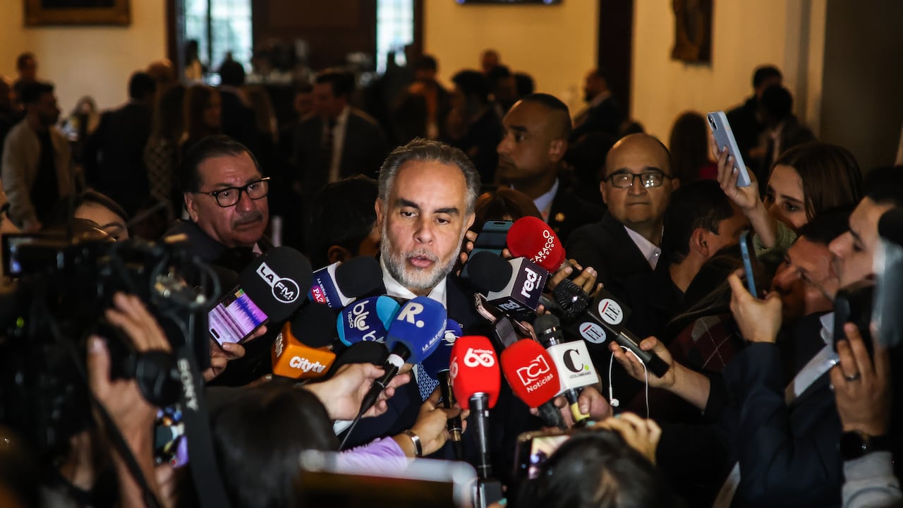Ministro del interior, Armando Benedetti rueda de prensa en el Senado