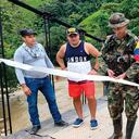 Esta es una de las obras inauguradas por las disidencias de las Farc en Cauca. Lo mismo pretenden hacer en Jamundí. Yeri Gaitán quiso oponerse a esto y fue asesinado por integrantes del frente Jaime Martínez en zona rural de ese municipio, ubicado en el sur del Valle del Cauca. La víctima era el presidente de la Junta de Acción Comunal del corregimiento de Villa Colombia.