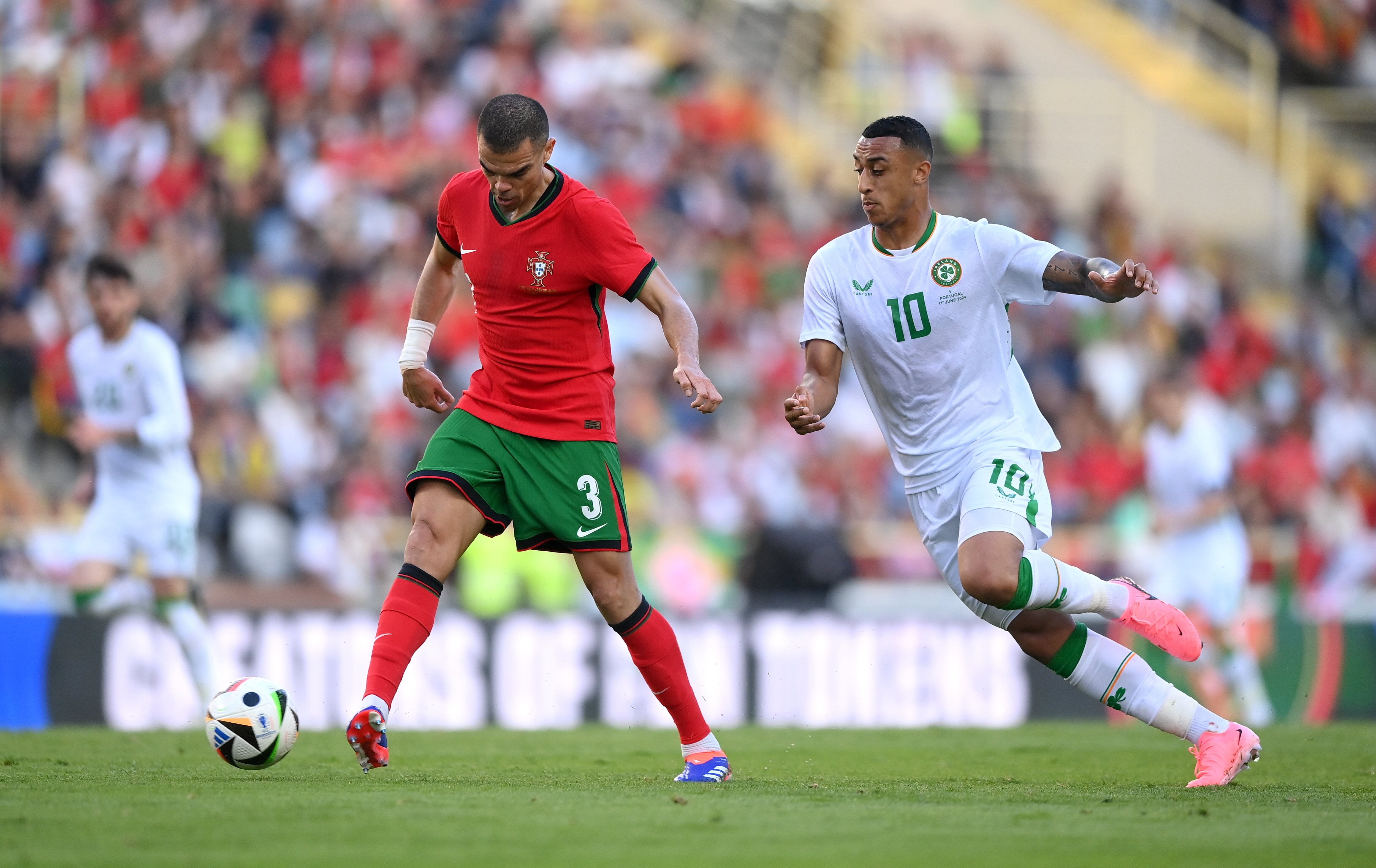 Pepe en partido Portugal vs Irlanda, previo a la Eurocopa 2024