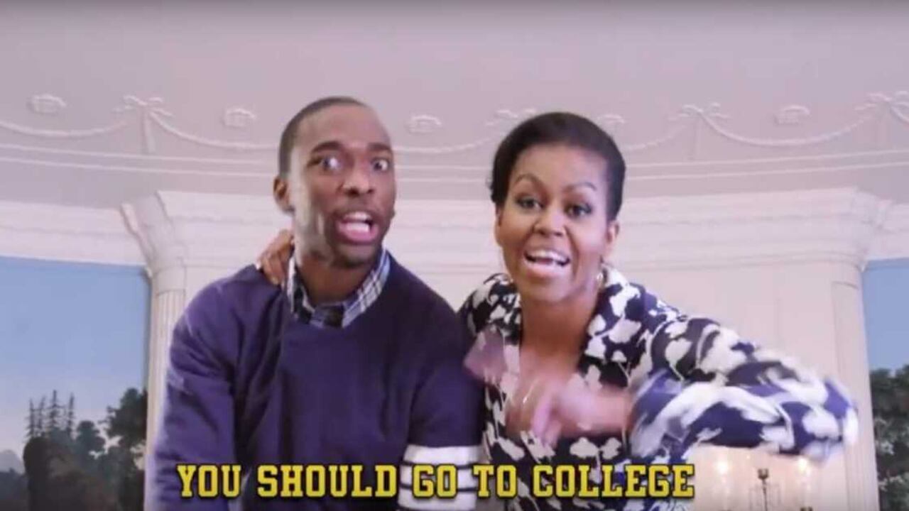 Michelle Obama con el cómico Jay Pharoah, en un momento del videoclip.