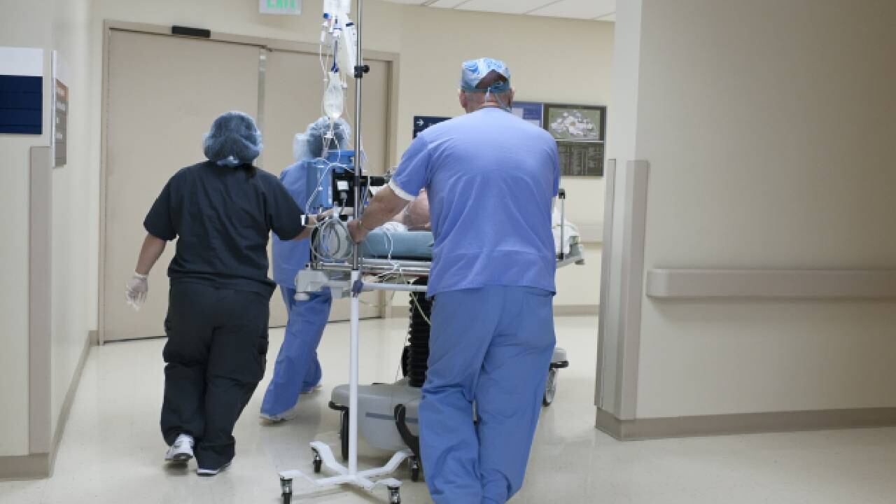 El hombre estuvo en coma inducido por un mes (imagen de referencia hospitalizado).