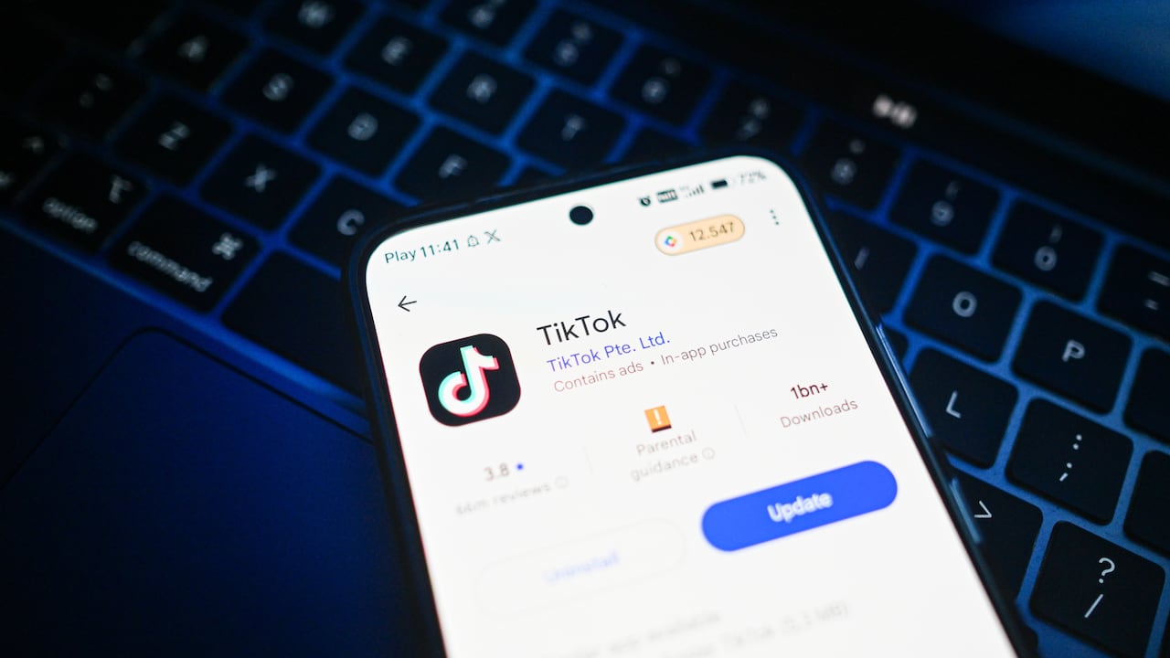 Ofcom busca verificar si TikTok cuenta con un sistema eficaz para comprobar la edad de sus usuarios.