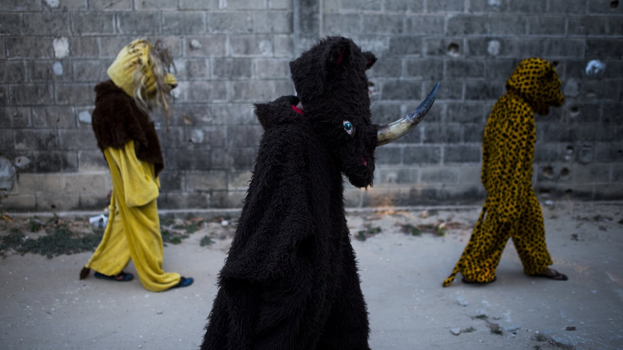 El fotógrafo Charlie Cordero se enfocó en sacar de contexto a cuatro de las danzas más tradicionales de la fiesta carnavalera.