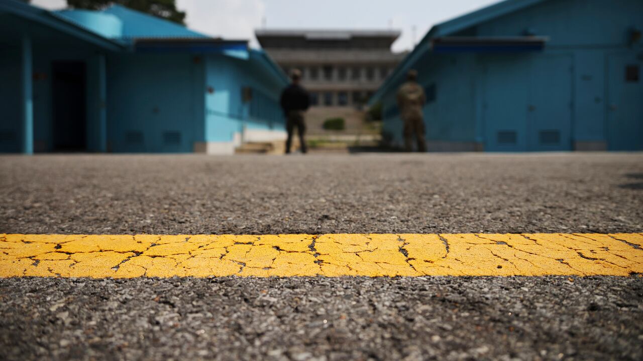 Una vista general muestra la aldea de la tregua de Panmunjom dentro de la zona desmilitarizada (DMZ) que separa las dos Coreas, Corea del Sur, el 19 de julio de 2022. Un estadounidense cruzó la frontera fuertemente fortificada de Corea del Sur a Corea del Norte, el estadounidense, dirigido El comando de la ONU que supervisa el área dijo el martes 18 de julio de 2023