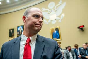 David Grusch, el exfuncionario acusa que si bien sabe de la detección de material biológico que no corresponde con seres terrestres, nunca ha visto un cuerpo correspondiente al os respectivos hallazgos.