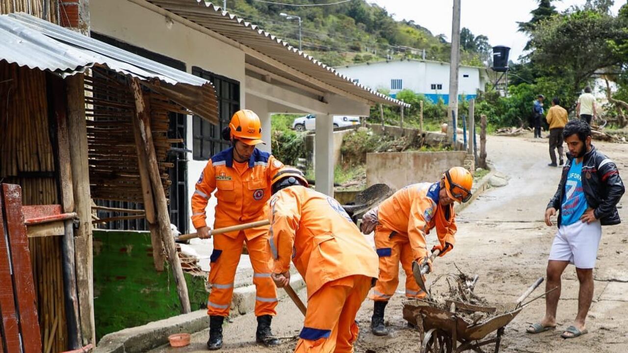 Organismos de socorro adelantaron labores de limpieza.