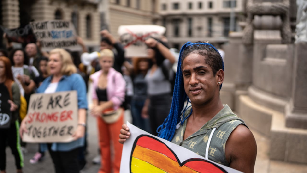 Los grupos LGTBQ alegan que es una regla discriminatoria y médicamente poco sólida.