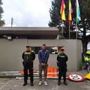 Capturan a hombre por robar señales de tránsito en Bogotá