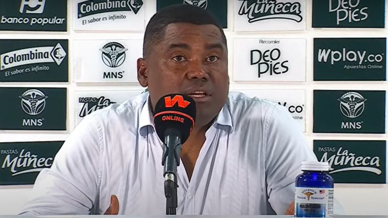 El técnico de Santa Fe en rueda de prensa.