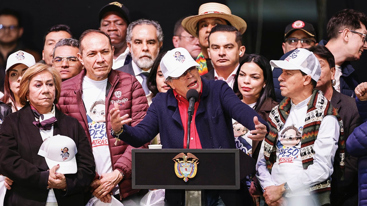 El Ejecutivo expidió un decreto para explicar de dónde salió su decisión de subir el salario mínimo para 2026 en 23 por ciento y lo presentó en medio de manifestaciones convocadas para apoyar dicho ajuste.