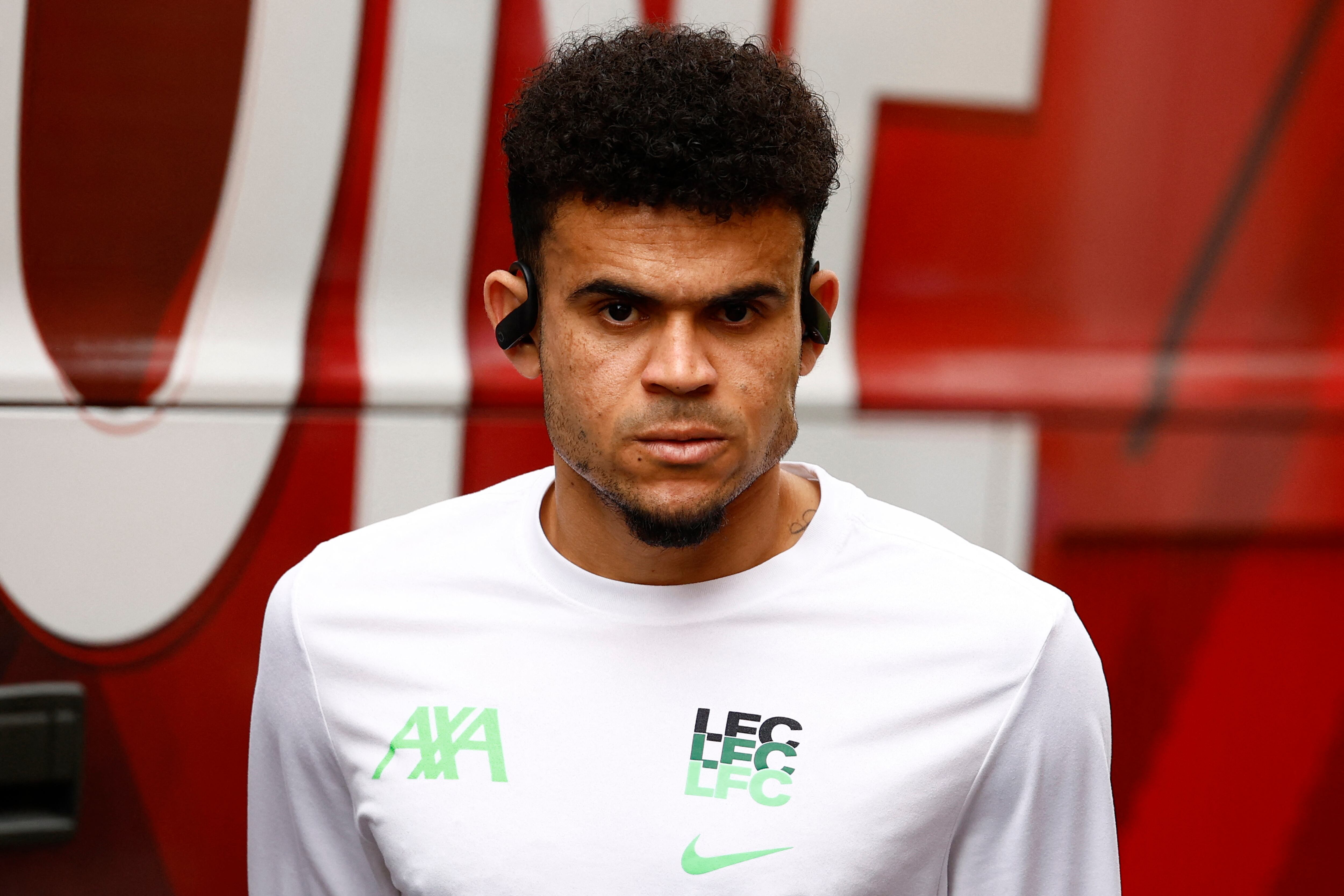 Liverpool's Colombian midfielder #07 Luis Diaz arrives ahead of the English Premier League football match between Fulham and Liverpool at Craven Cottage in London on April 21, 2024. (Photo by Benjamin CREMEL / AFP)