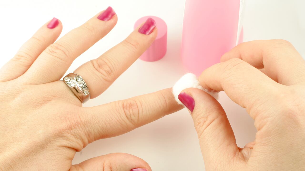 Los quitaesmaltes son hechos de acetona.