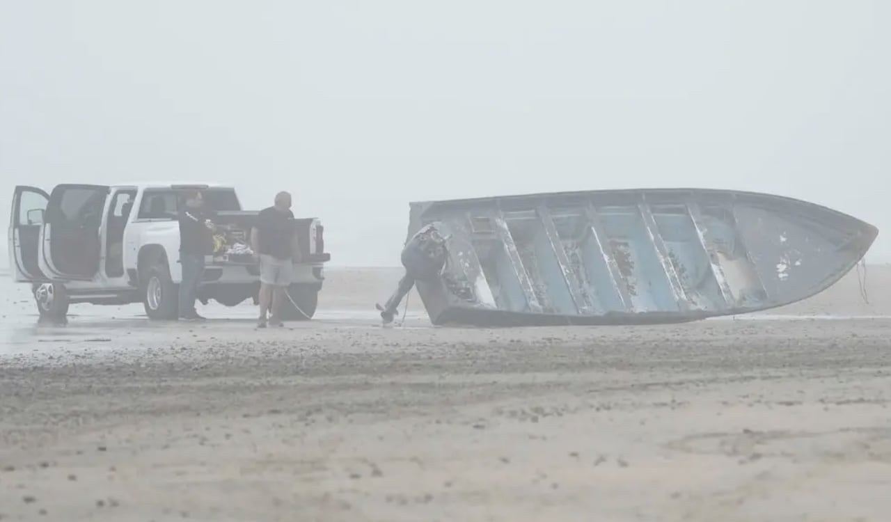 Esta era una de las pequeñas embarcaciones donde iban los migrantes ilegales