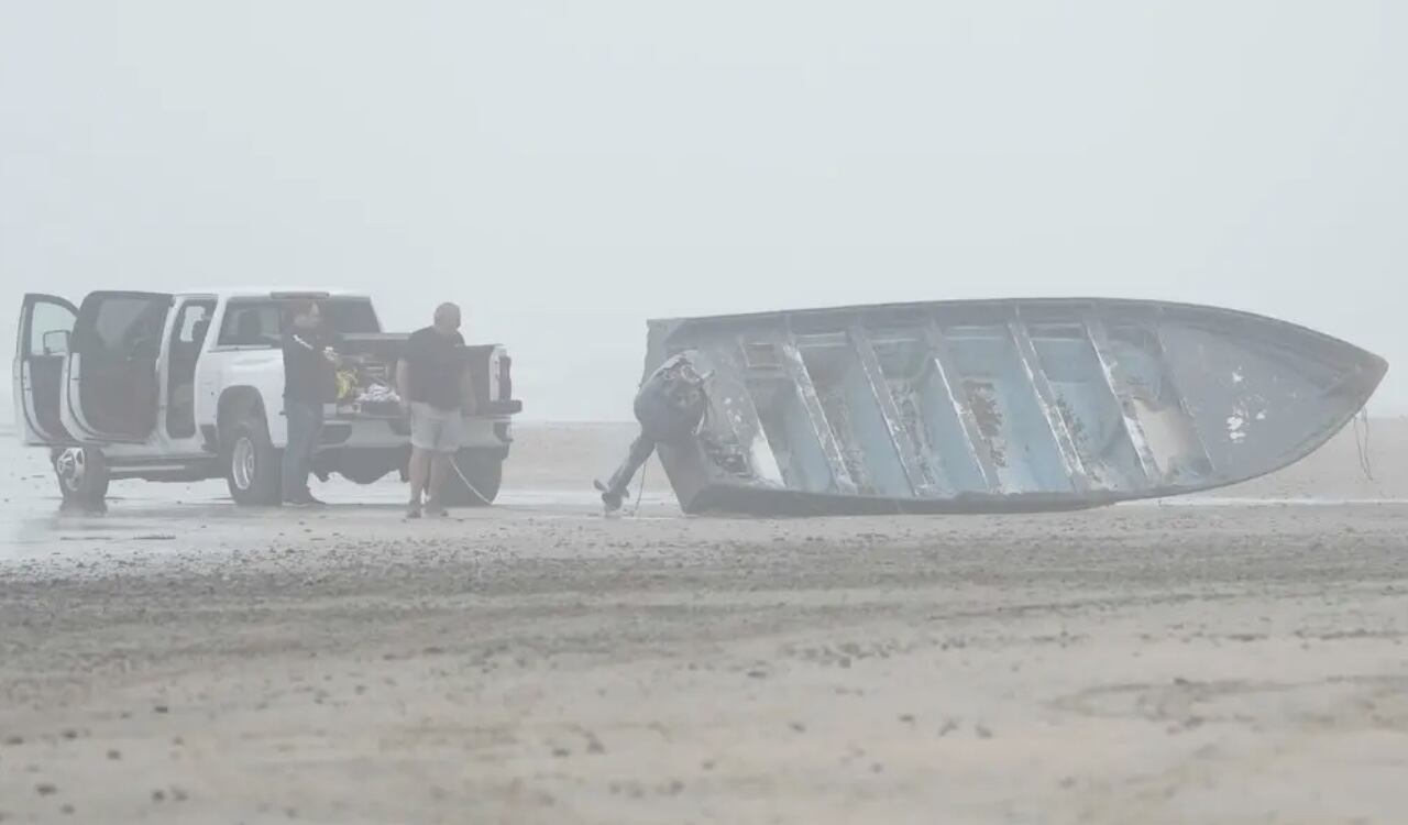 Esta era una de las pequeñas embarcaciones donde iban los migrantes ilegales