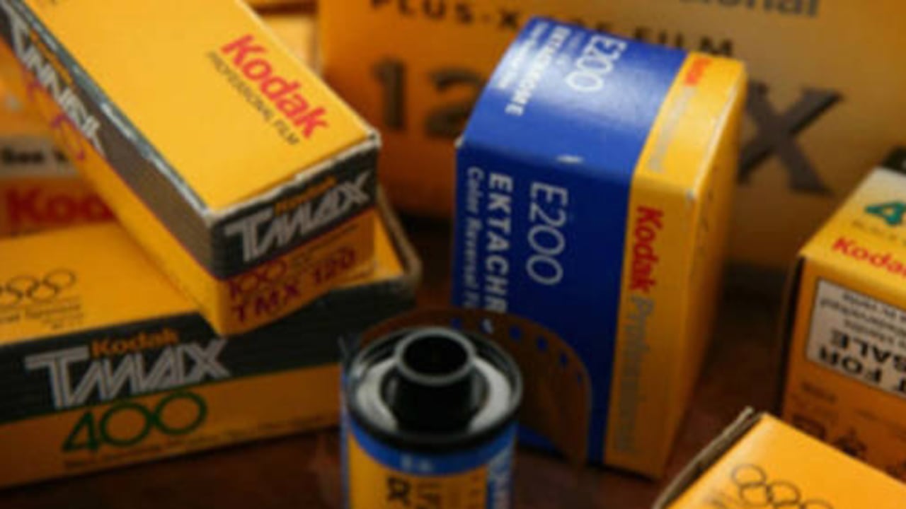 A esta hora, las acciones de Kodak (KODK) en Wall Street se negociaban en US$9,12, equivalente a un aumento de 248,10%. La empresa fue fundada en 1892 en Rochester, Nueva York.