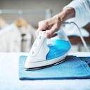 Se presenta una guía paso a paso sobre cómo quitar las manchas de quemado de la plancha y evitar futuros contratiempos.