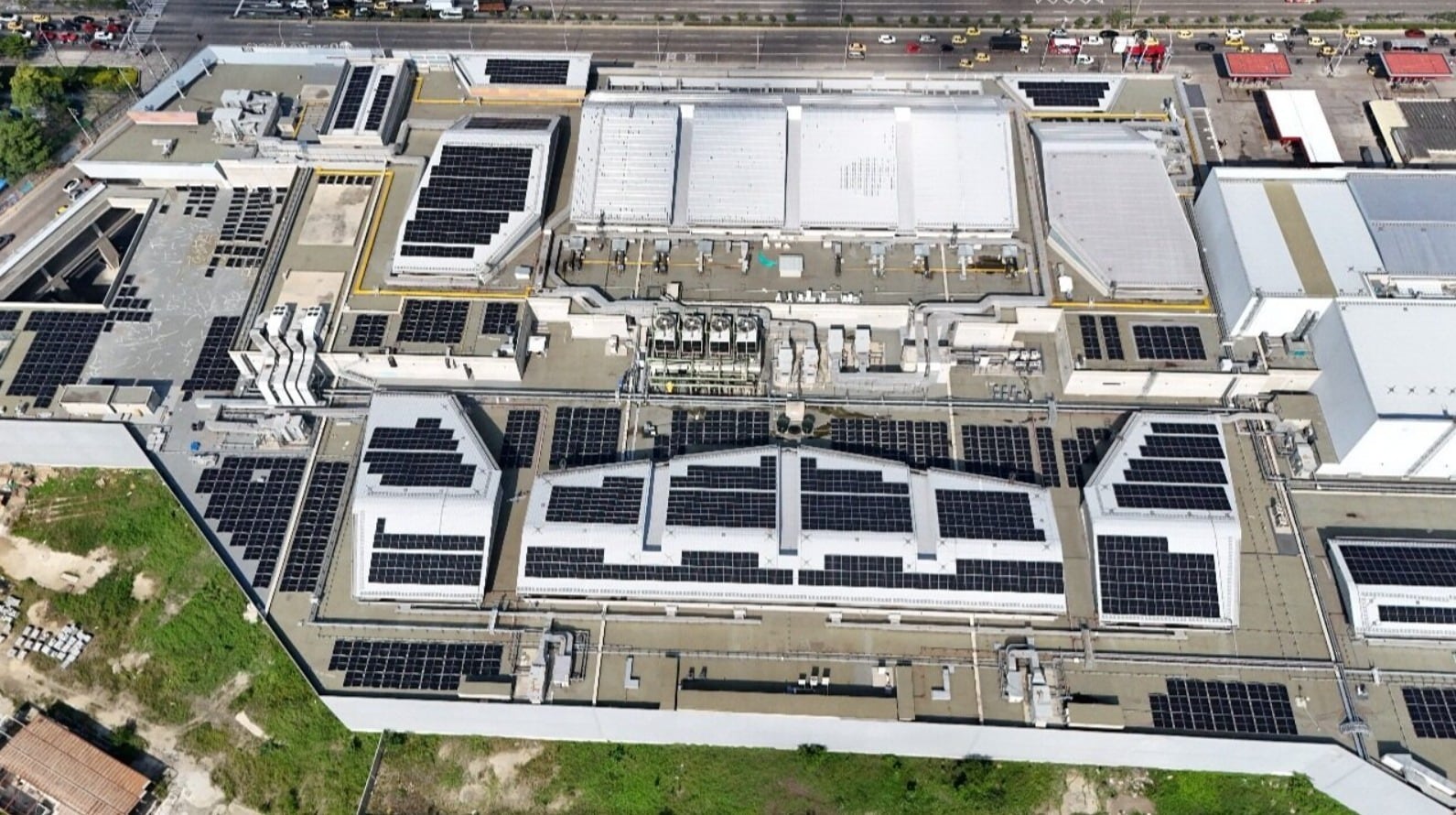 Techo solar más grande instalado en Parque Alegra, entre Soledad y Barranquilla