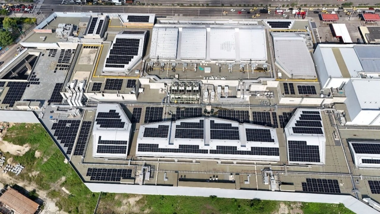 Techo solar más grande instalado en Parque Alegra, entre Soledad y Barranquilla