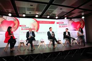 Lucy Libreros, editora de Gente y Vida Moderna de SEMANA; Gilberto Mejía Estrada, director general de la Clínica Shaio; Rafael González Rivera, subdirector de fortalecimiento institucional del Ecosistema Científico - “Programa GAT” y Johnny Alder, gerente y director científico de la unidad cardiovascular Ergo Sport.