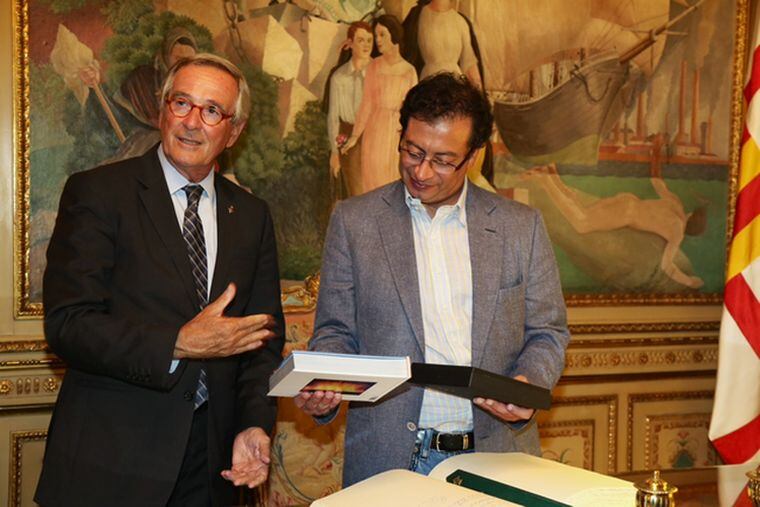 Gustavo Petro (Alcalde de Bogotá) y Xavier Trias (Alcalde de Barcelona) en 2014.