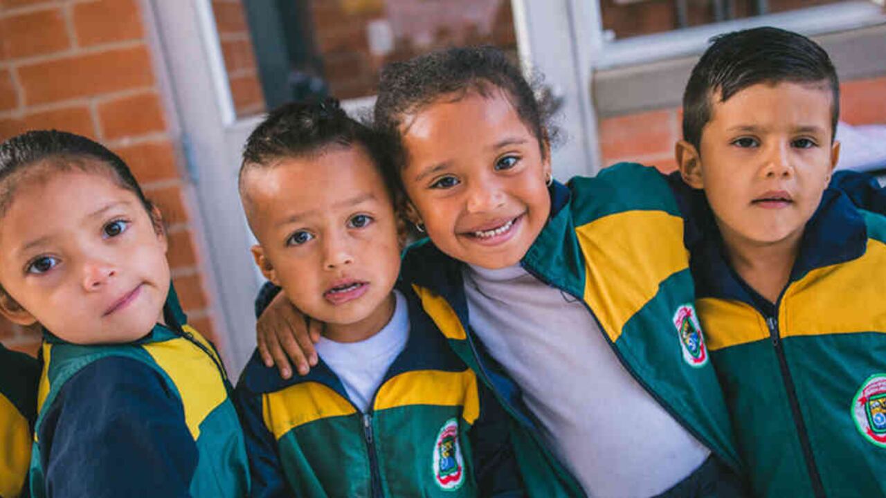 Se han beneficiado cerca de 176.000 estudiantes y 1.560 docentes en 372 instituciones educativas focalizadas.