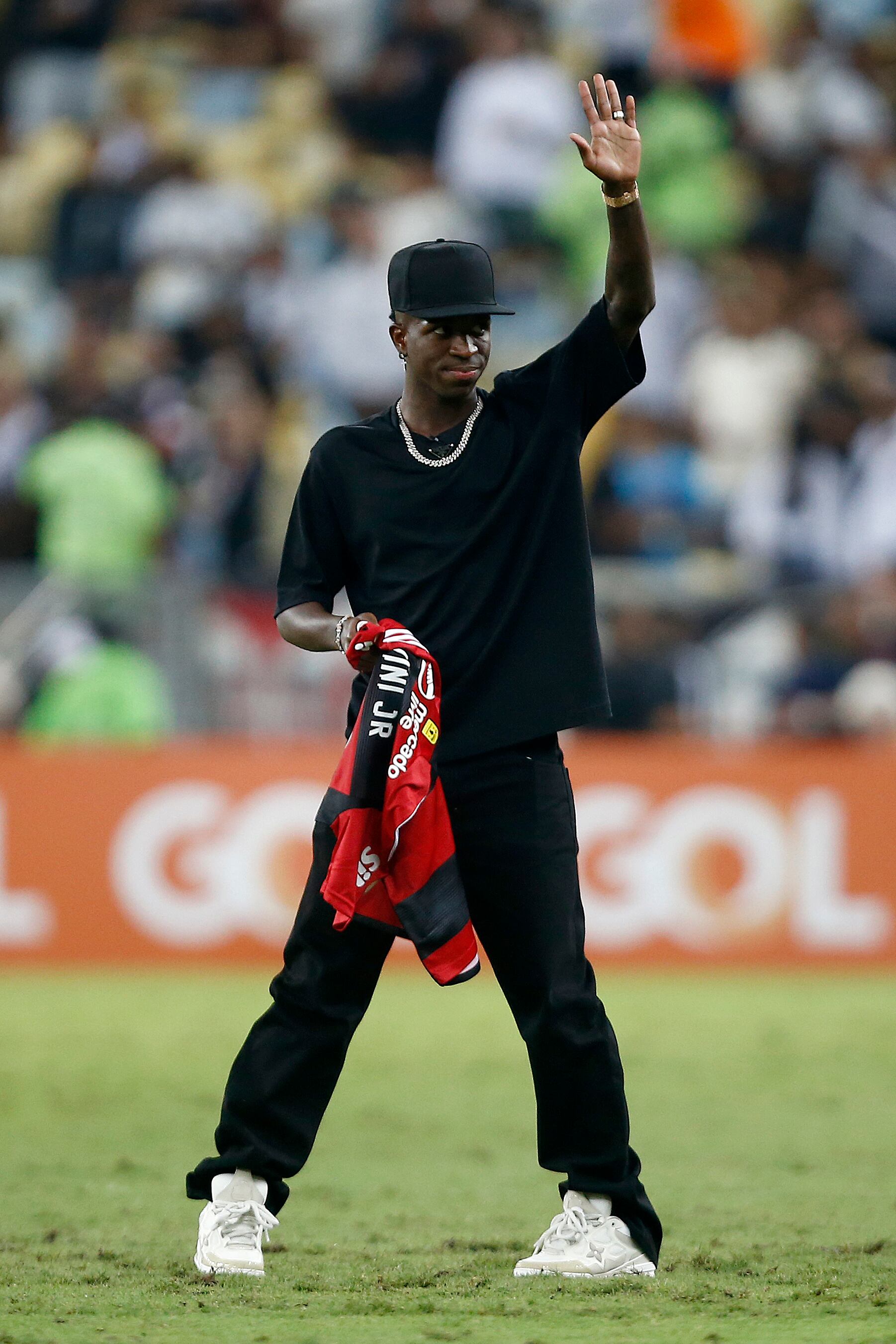 RIO DE JANEIRO, BRAZIL - JUNE 5: Vinicius Junior player of Real Madrid receives a tribute from Flamengo and Vasco before the match between Vasco da Gama and Flamengo as part of Brasileirao 2023 at Maracana Stadium on June 5, 2023 in Rio de Janeiro, Brazil. (Photo by Wagner Meier/Getty Images)