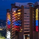 Edificio EPM en Medellín se pone la tricolor.